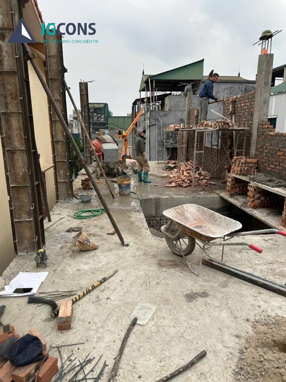 Lắp dựng thép cột tầng 3
