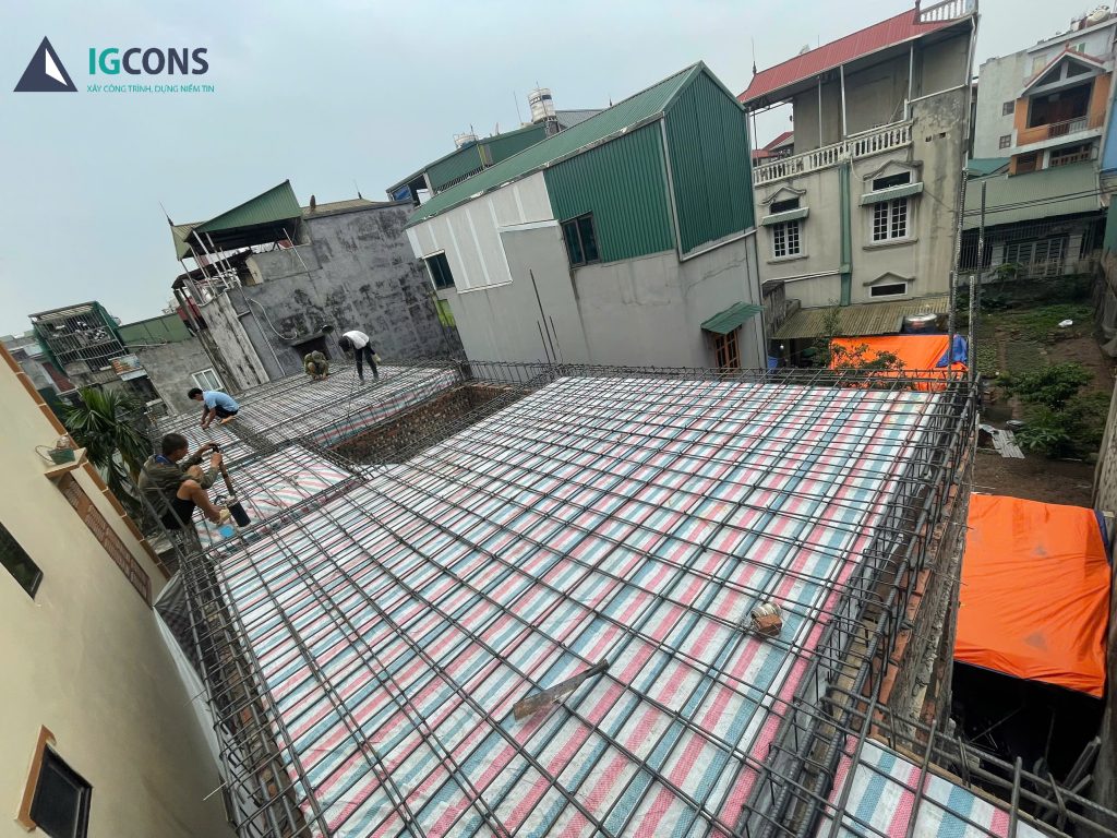 Lắp dựng cốt thép dầm sàn tầng 3