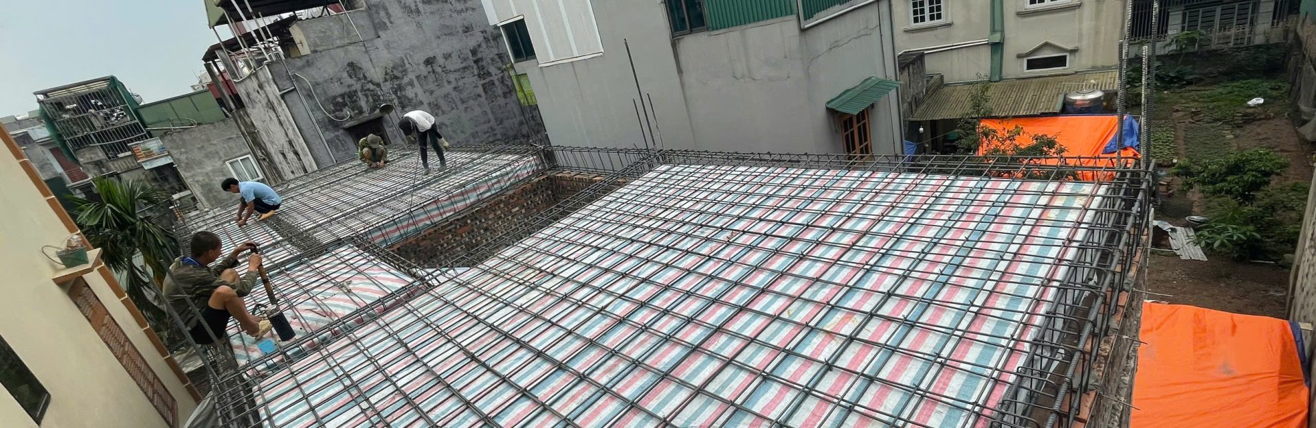 Lắp dựng cốt thép dầm sàn tầng 3